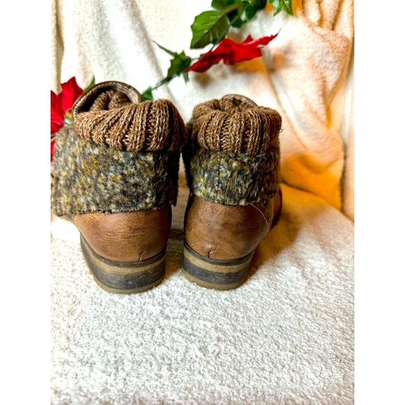 SOLD Women's Combat Style Lace Up Ankle Bootie, Tan, Size 10 - Picture 6 of 7